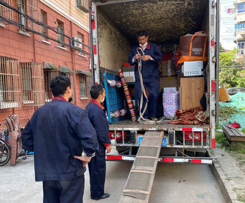 高樓層居民搬場